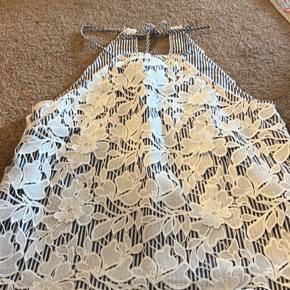 Intermix medium blouse - Picture 3 of 7